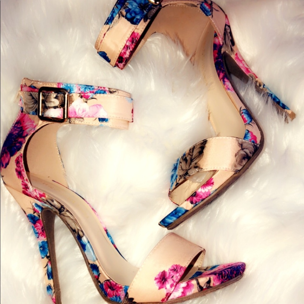 Heels only worn once and in good condition.